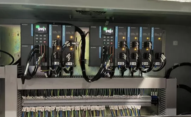 Düz çizgi çift kenar makinesi hassas Servo ve VFD Motor kontrol sistemi